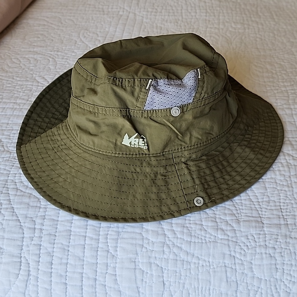 Kids REI bucket hat